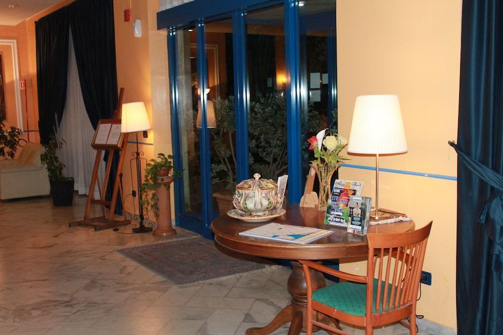 Miramare Hotel Catánia Buitenkant foto